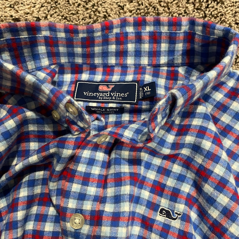 Vineyard vines long t-shirt